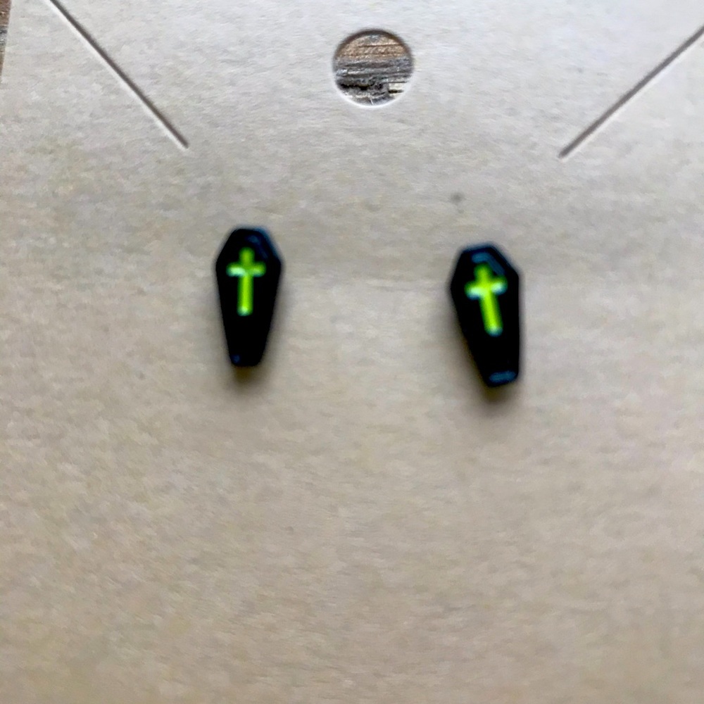Coffin with crosses studs